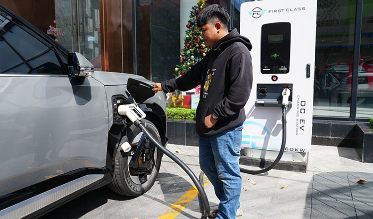 Govt cuts import, export taxes to boost EVs, green energy